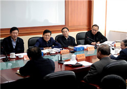 ZGL_9292_副本 院领导图片.jpg